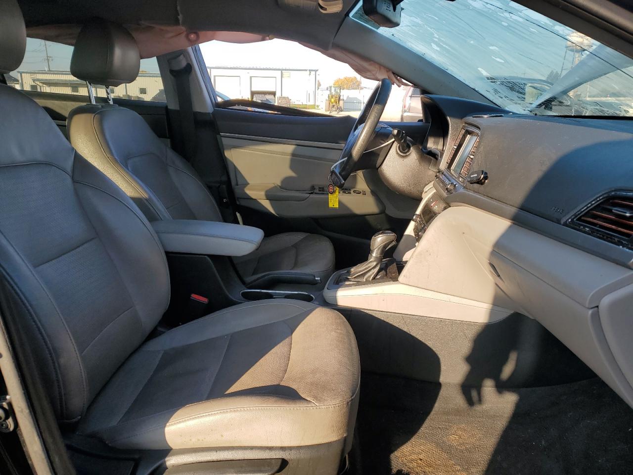 Lot #3301938434 2017 HYUNDAI ELANTRA SE