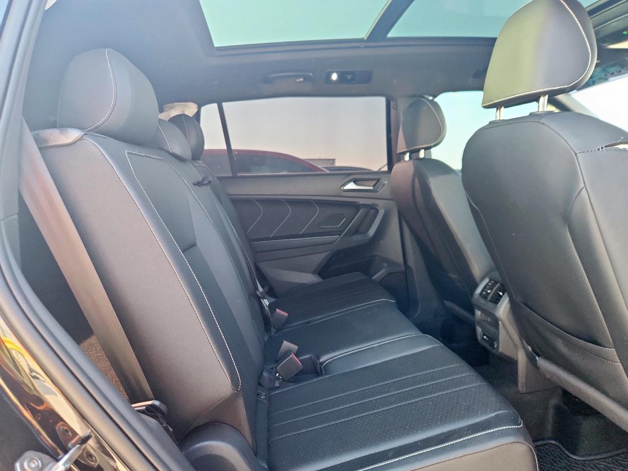 VOLKSWAGEN TIGUAN SE R-LINE BLACK