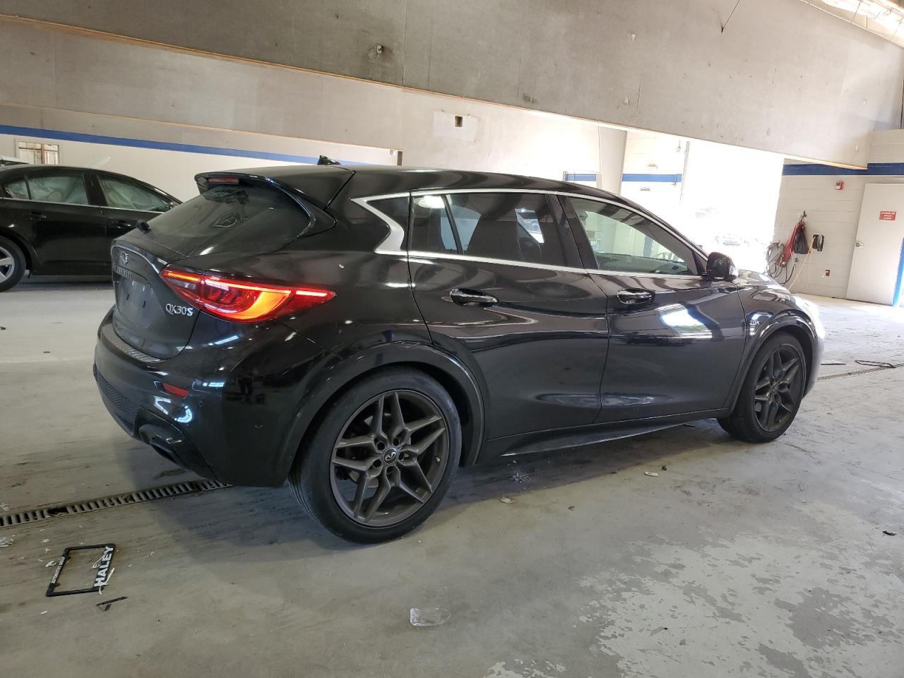 INFINITI QX30 BASE