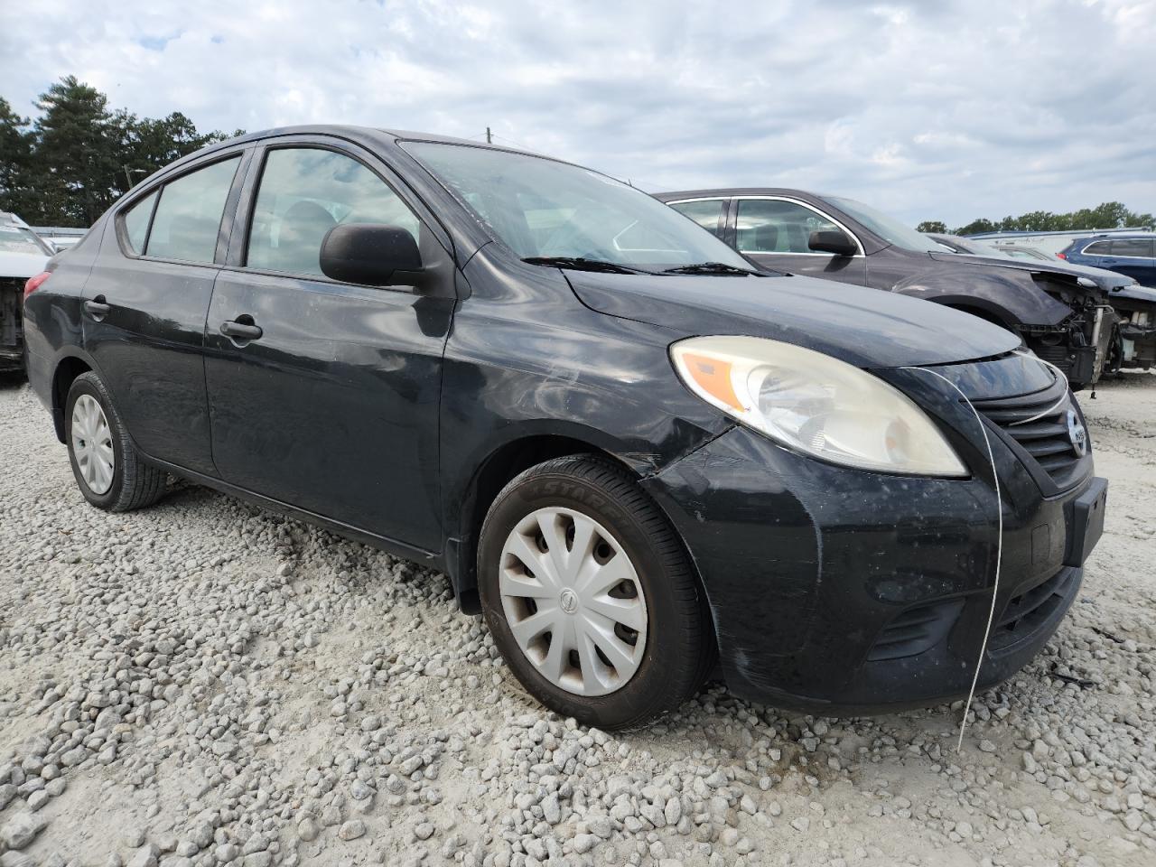 NISSAN VERSA S