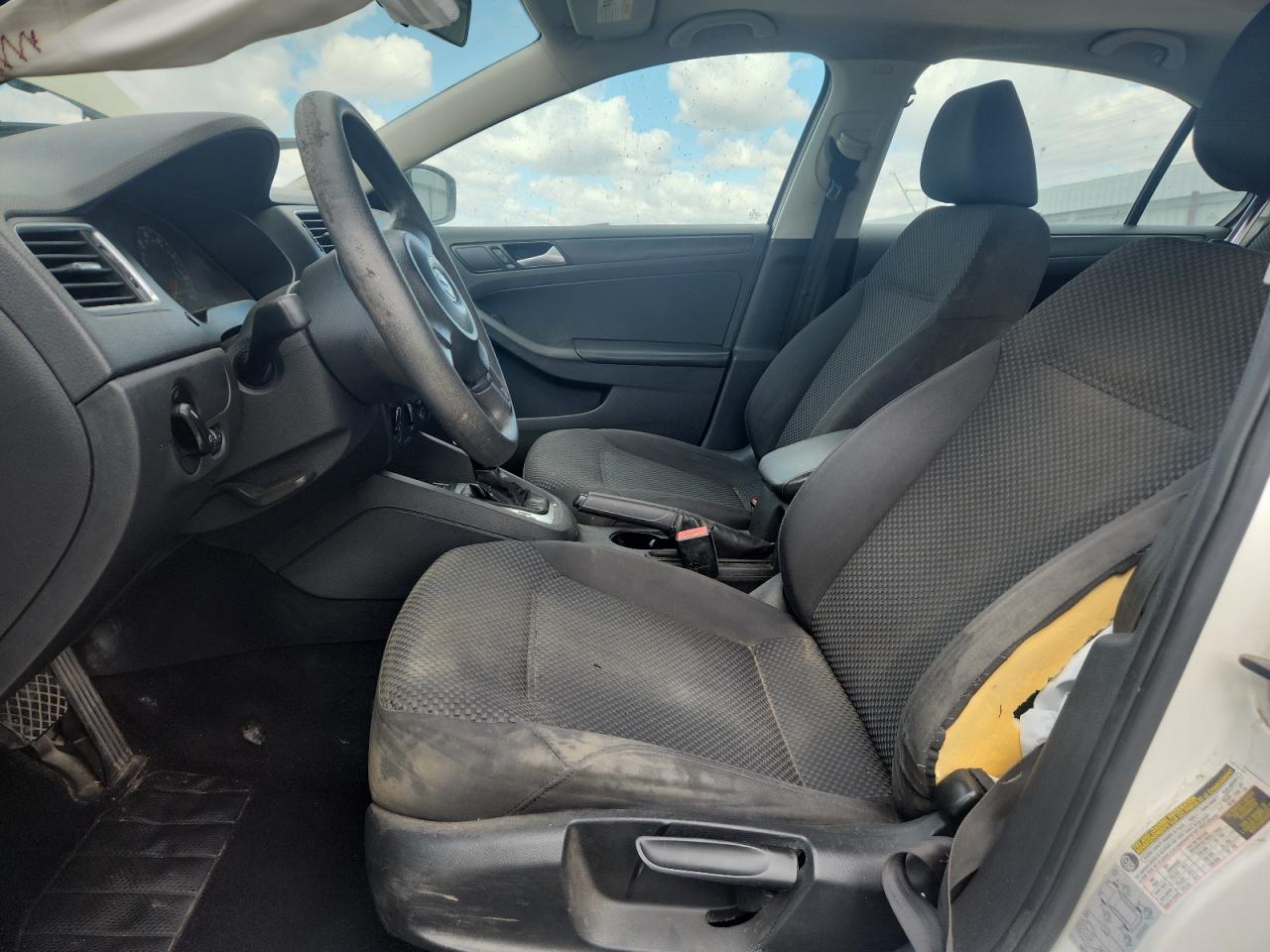 VOLKSWAGEN JETTA BASE