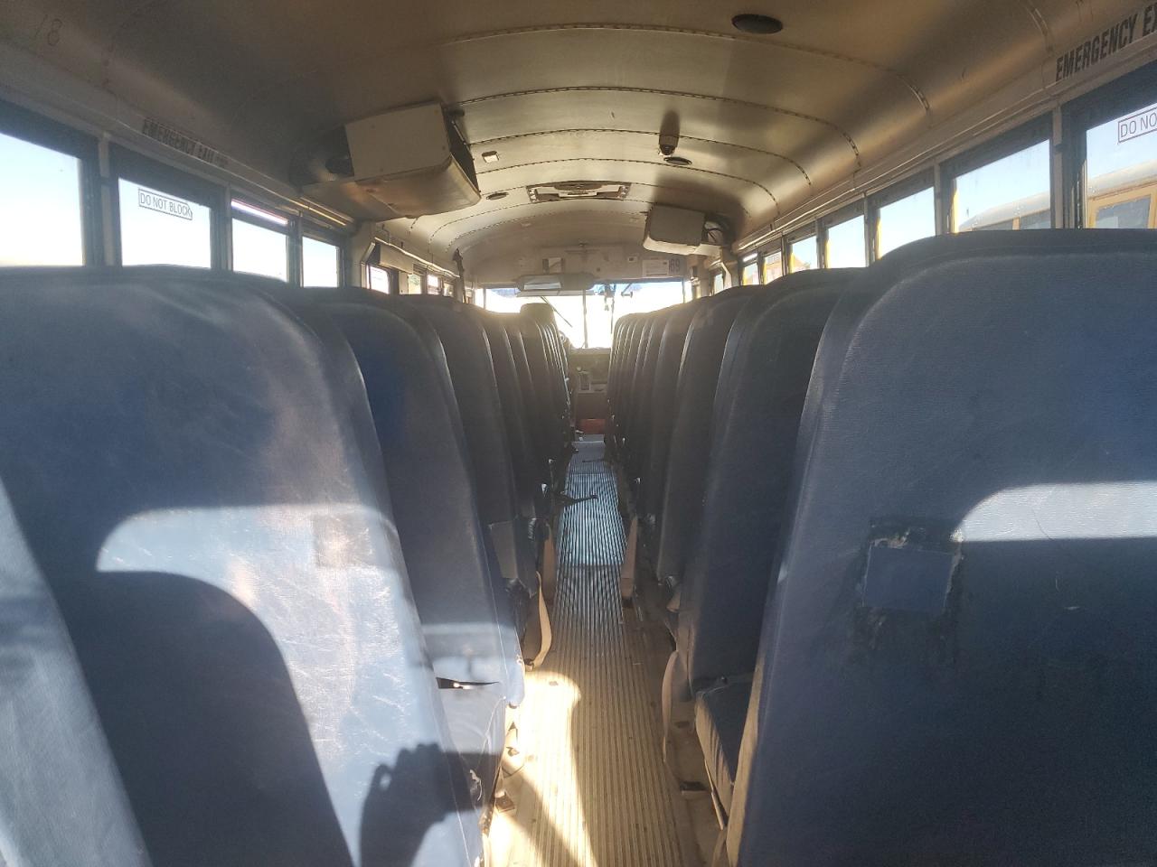 Lot #3276985299 2005 FREIGHTLINER SAF-T-LINER C2