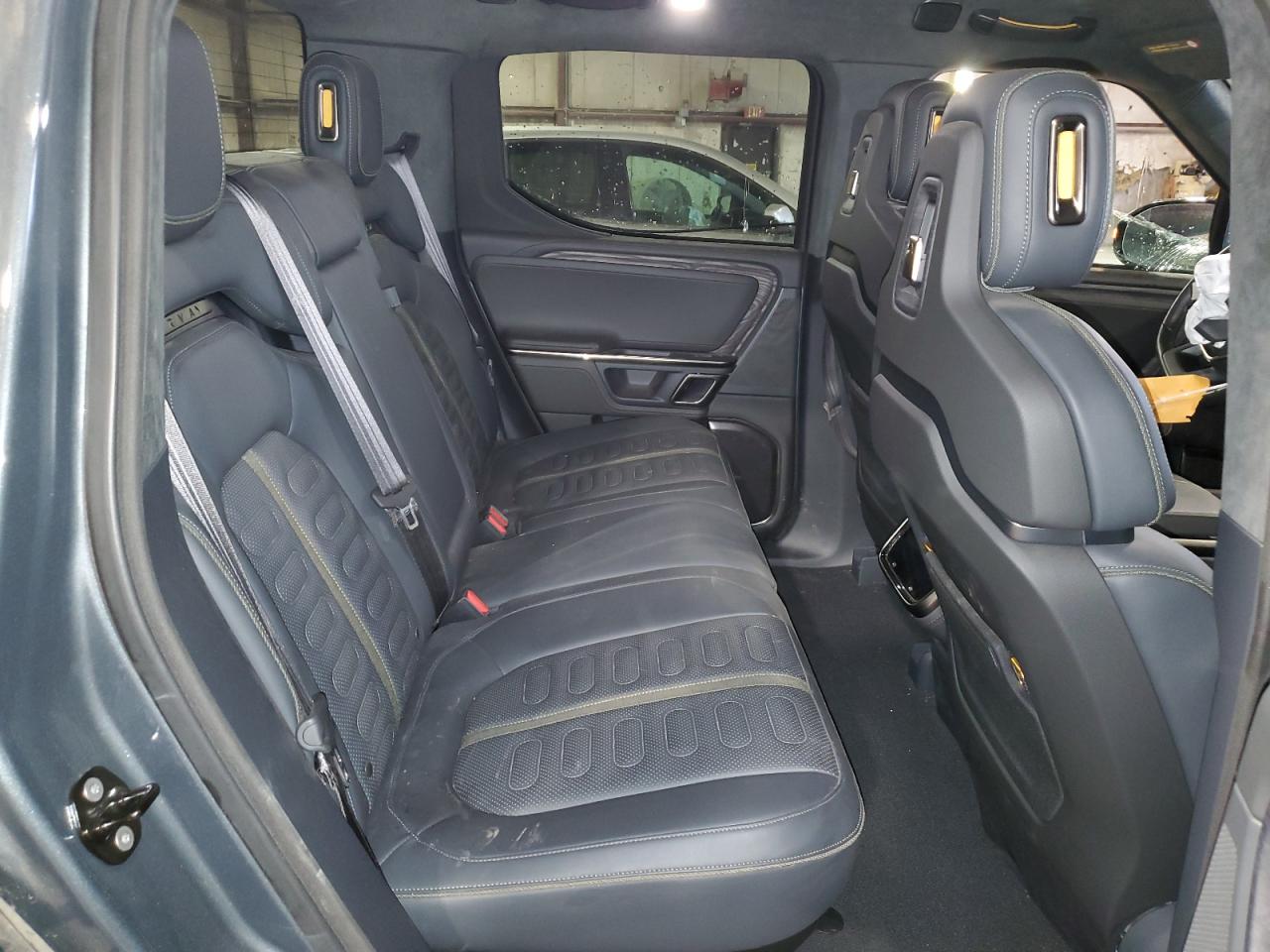 RIVIAN R1T ADVENTURE