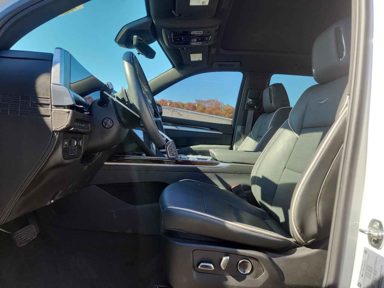 CADILLAC ESCALADE PREMIUM LUXURY