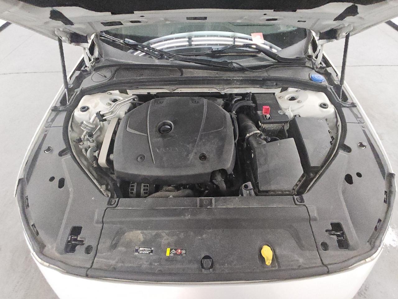 VOLVO S90 T5 MOMENTUM