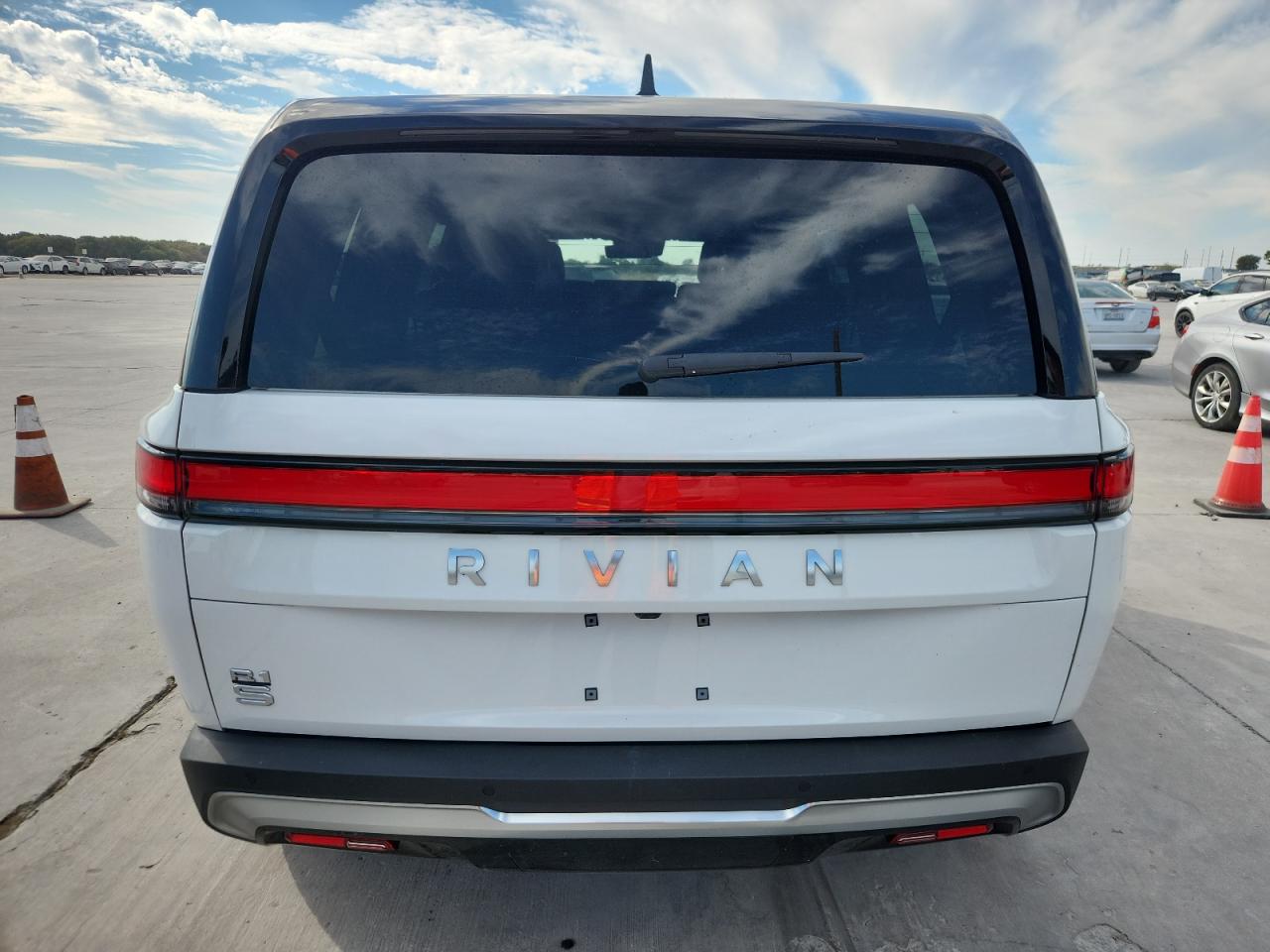 RIVIAN R1S ADVENTURE