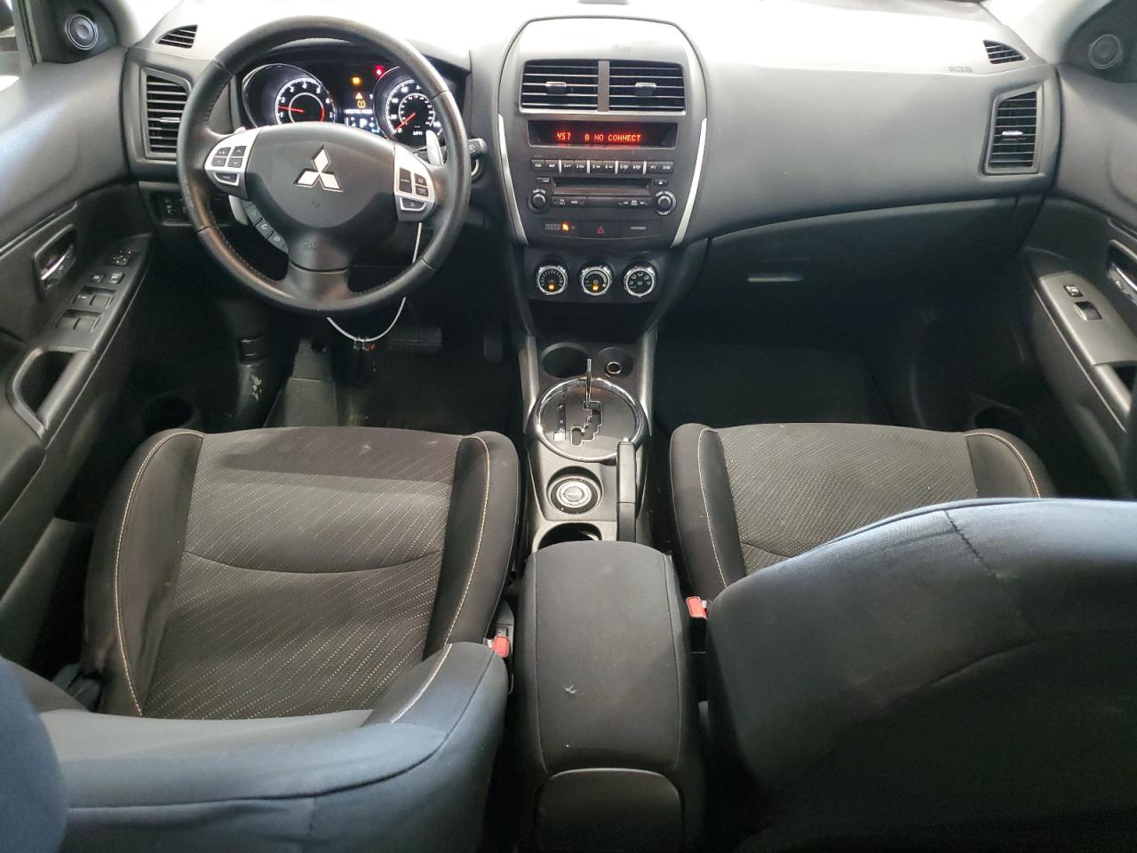 MITSUBISHI OUTLANDER SE