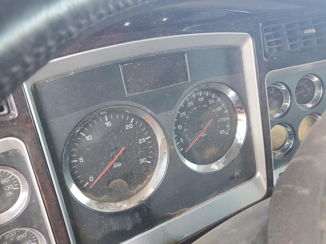 Lot #3290224210 2015 KENWORTH T600