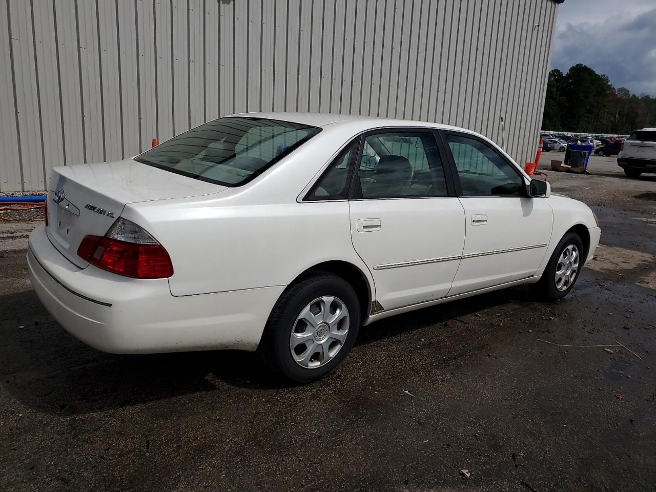 Lot #3276473656 2004 TOYOTA AVALON XL