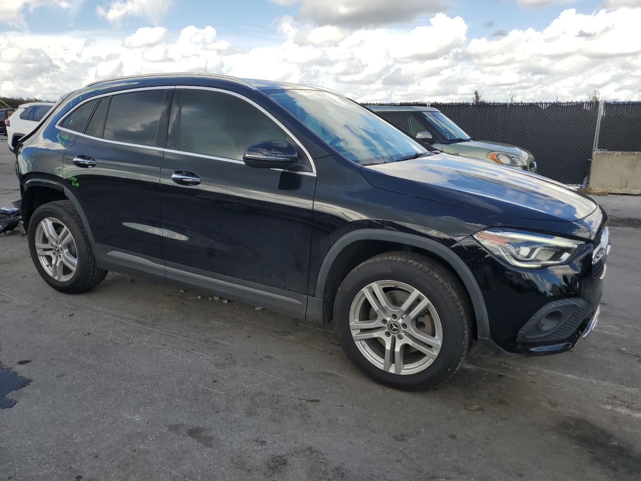 MERCEDES-BENZ GLA-CLASS 250