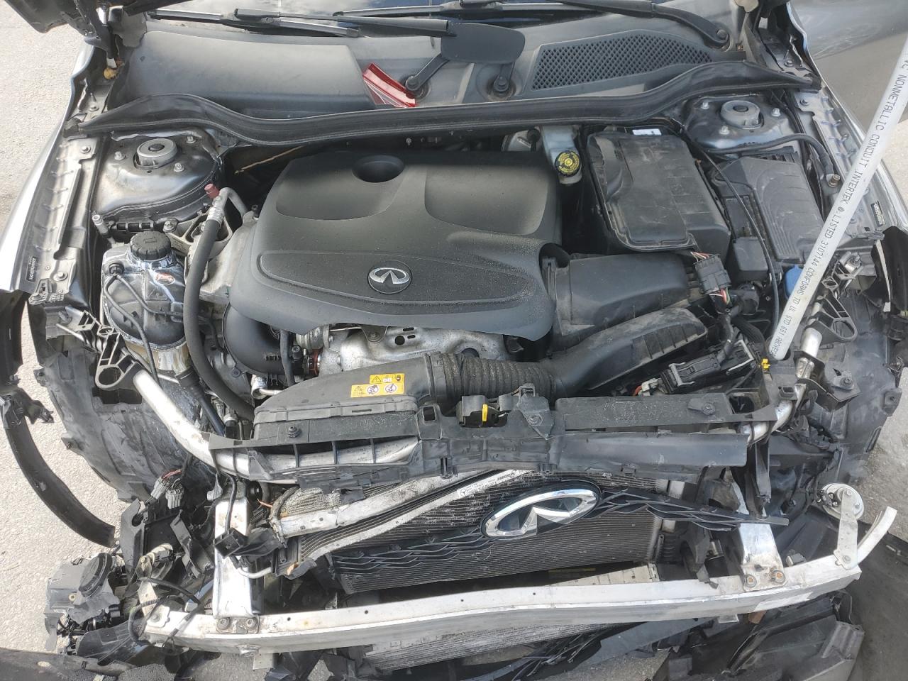 INFINITI QX30 BASE