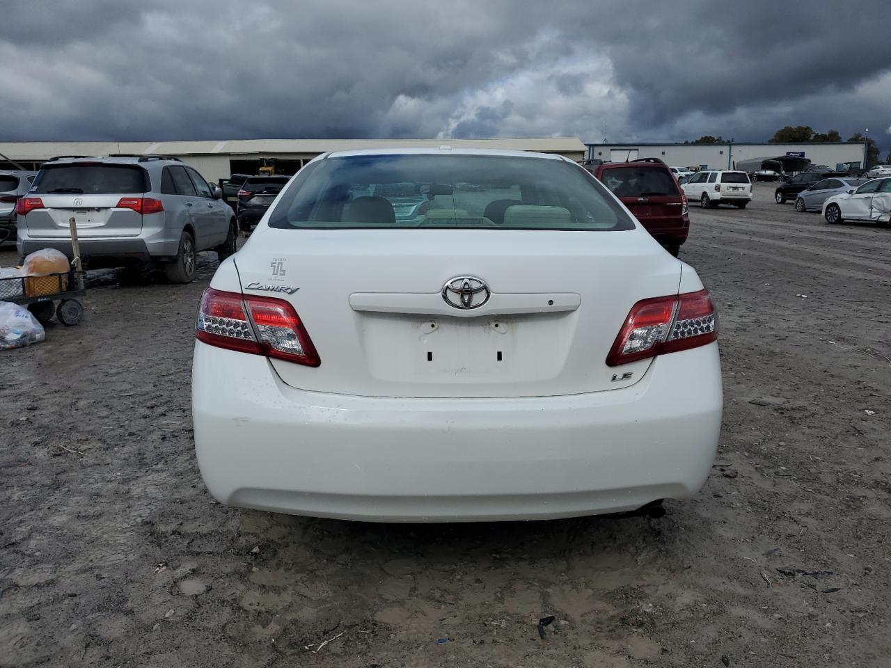 TOYOTA CAMRY BASE