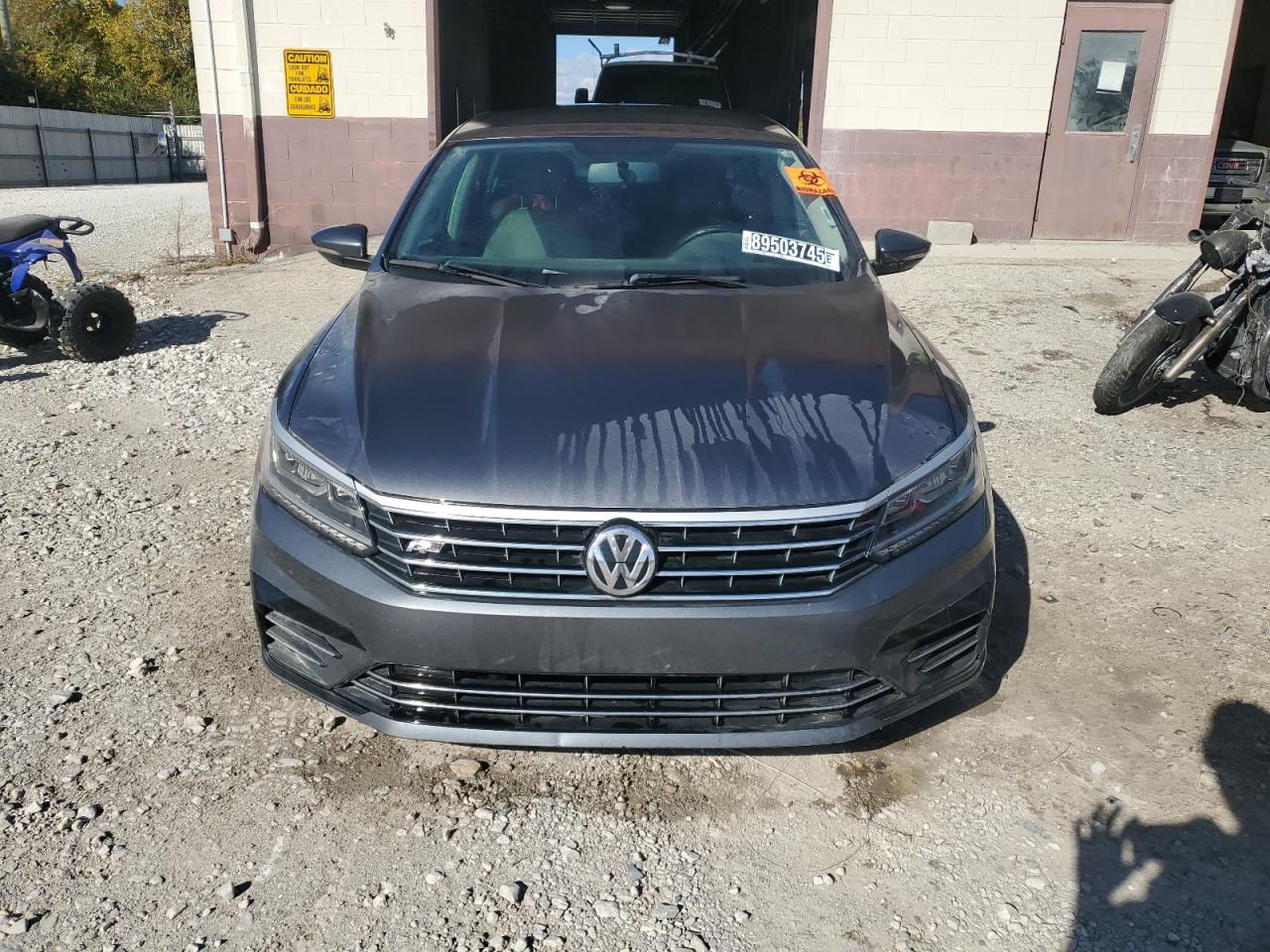 Lot #3316730398 2017 VOLKSWAGEN PASSAT R-L