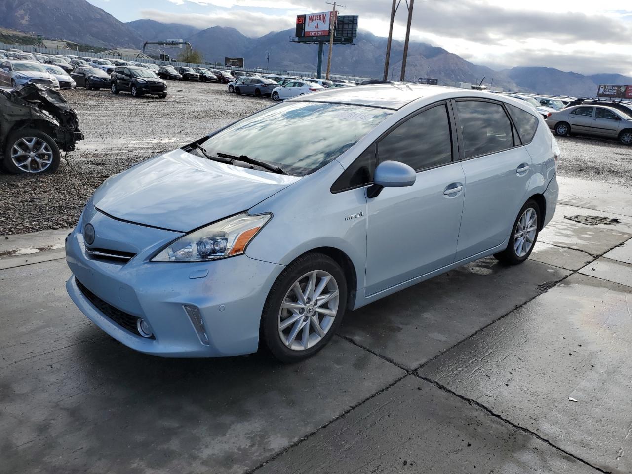 TOYOTA PRIUS V