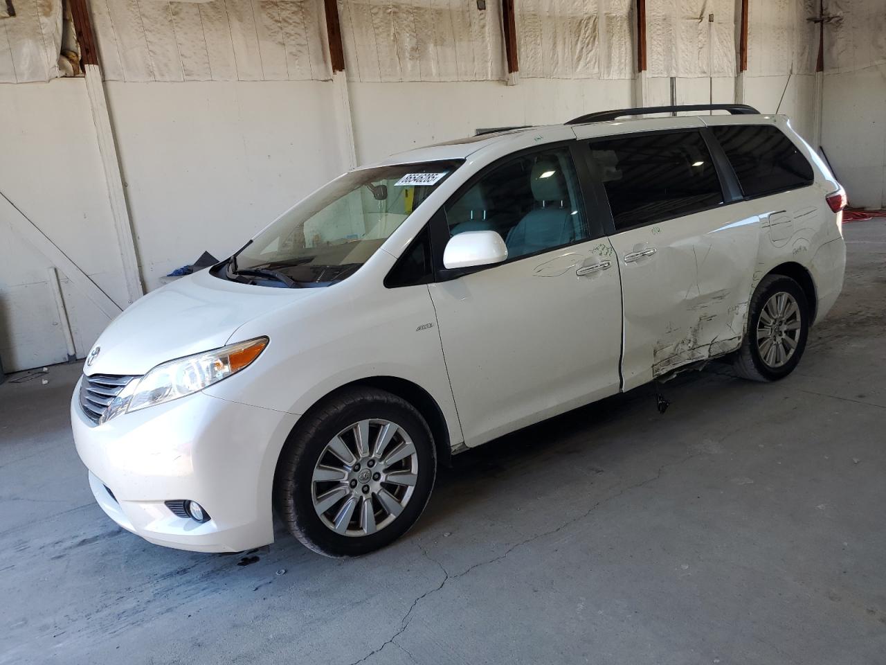 TOYOTA SIENNA XLE
