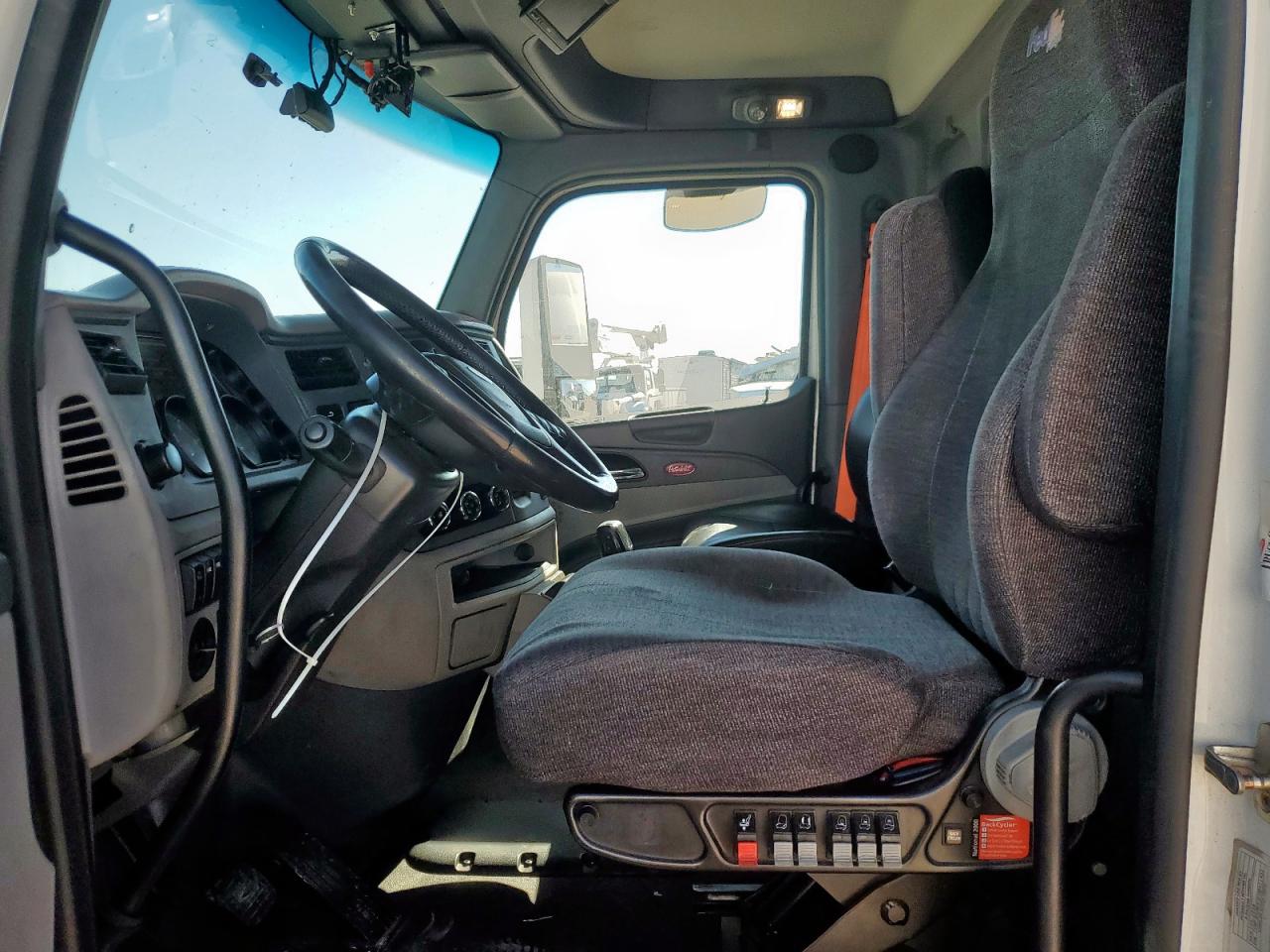 Lot #3265138769 2017 PETERBILT 579