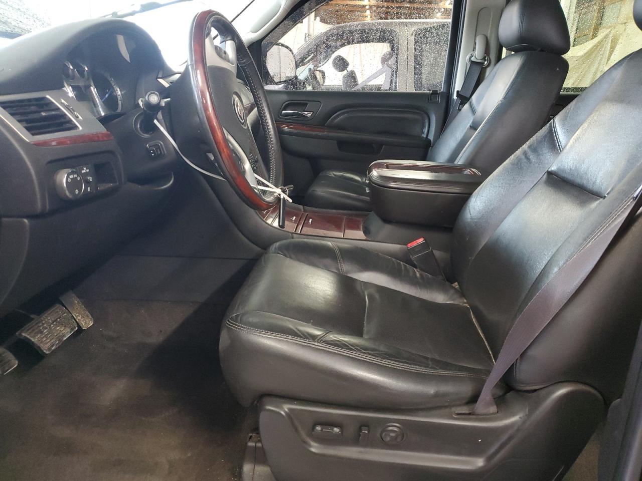 CADILLAC ESCALADE LUXURY