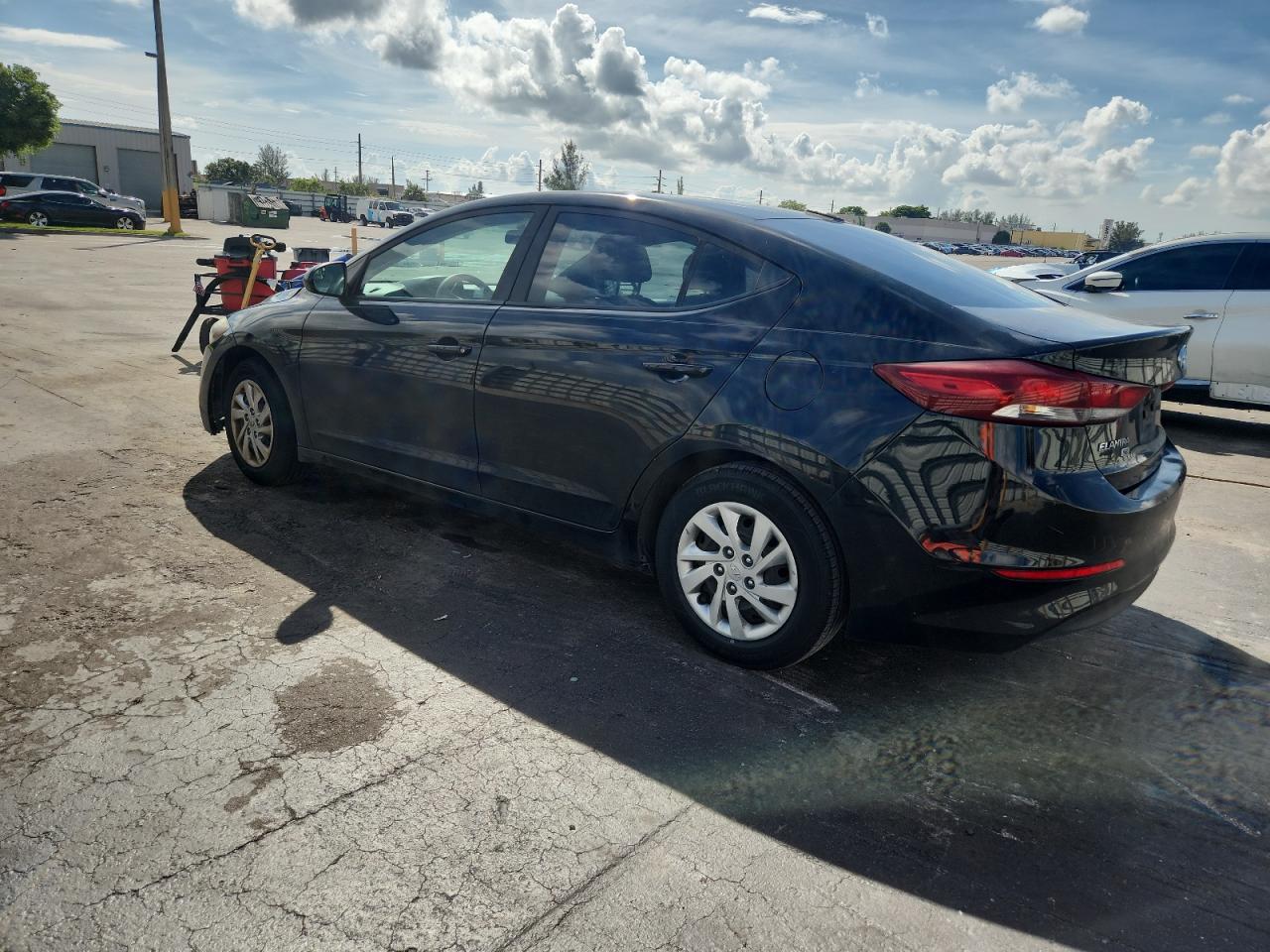 HYUNDAI ELANTRA SE