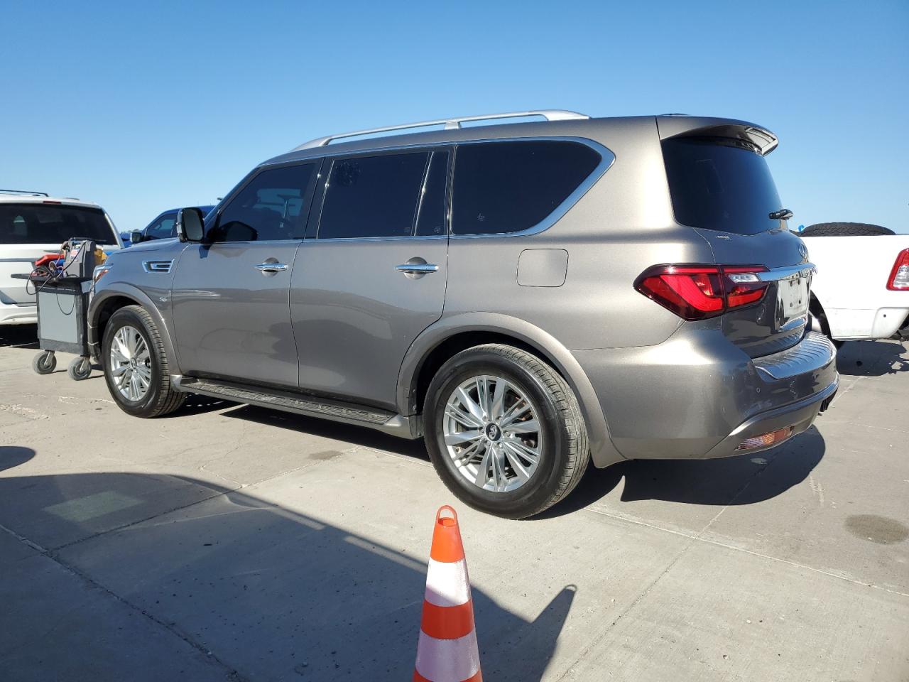 INFINITI QX80 LUXE