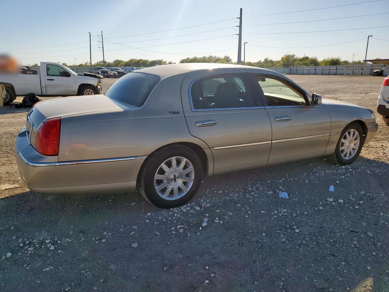 LINCOLN TOWN CAR SIGNATURE LIMITED