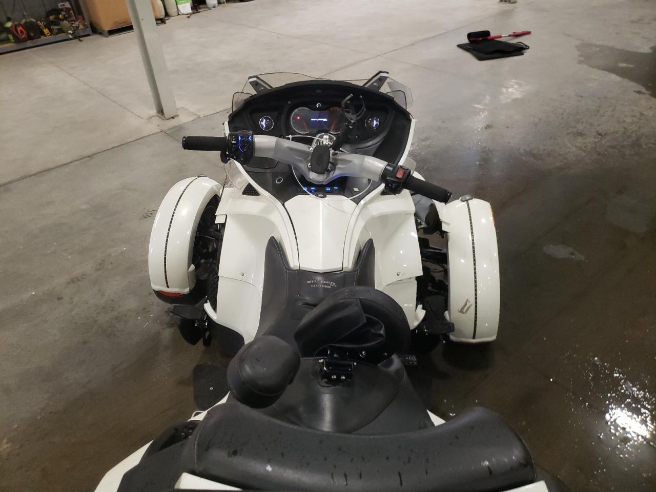 Lot #3273902782 2011 CAN-AM SPYDER ROA