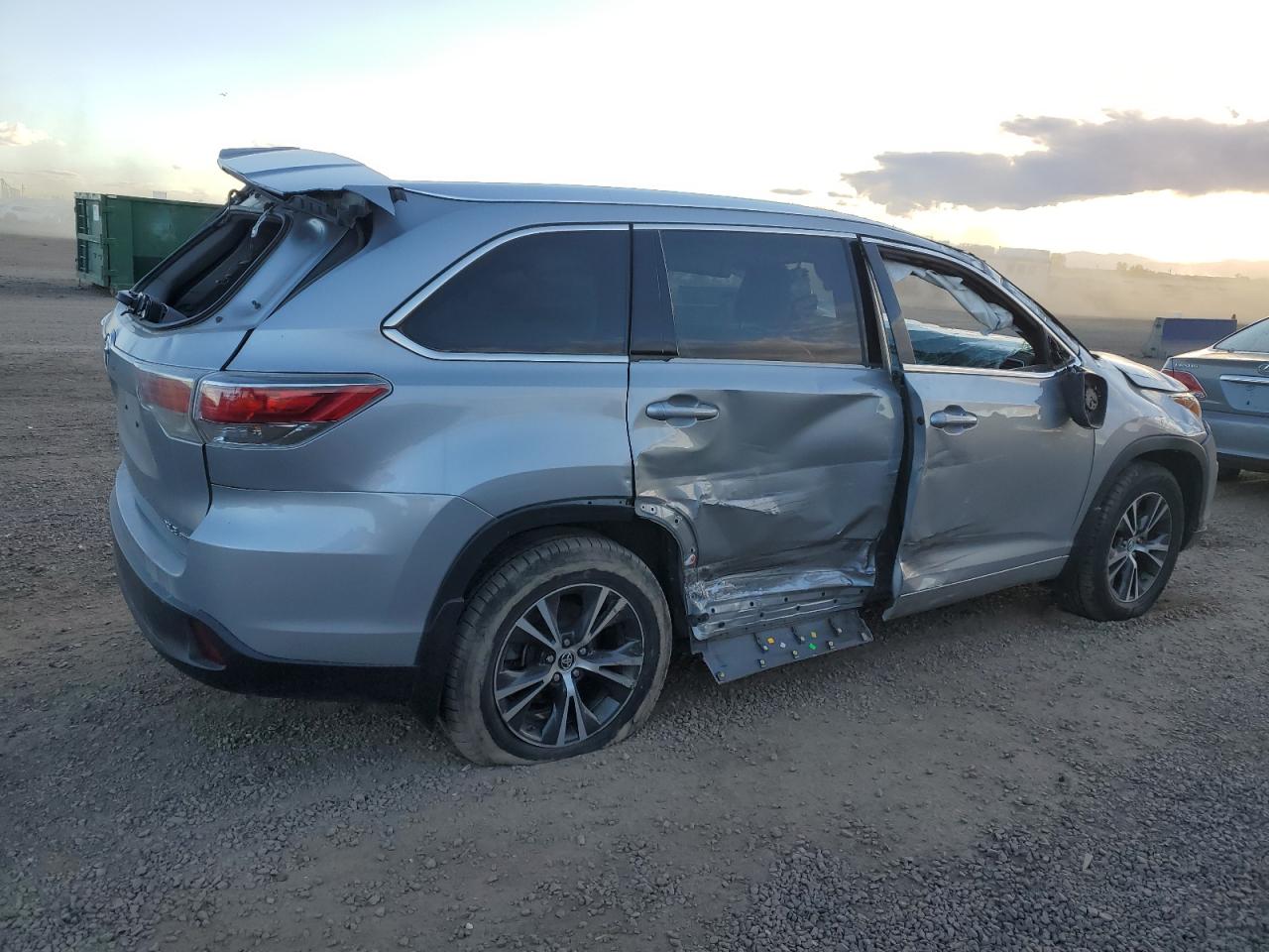 TOYOTA HIGHLANDER XLE