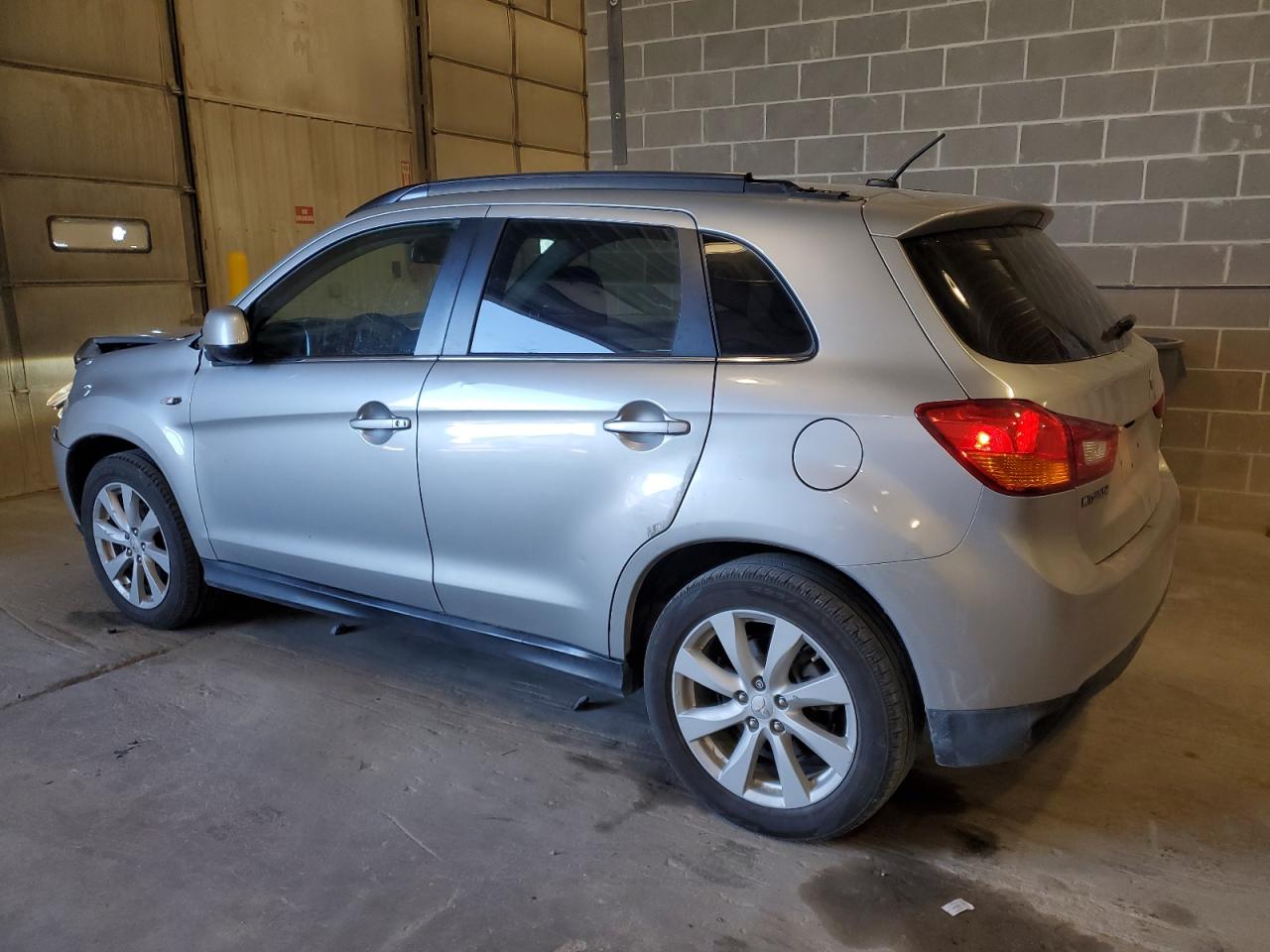 MITSUBISHI OUTLANDER SE