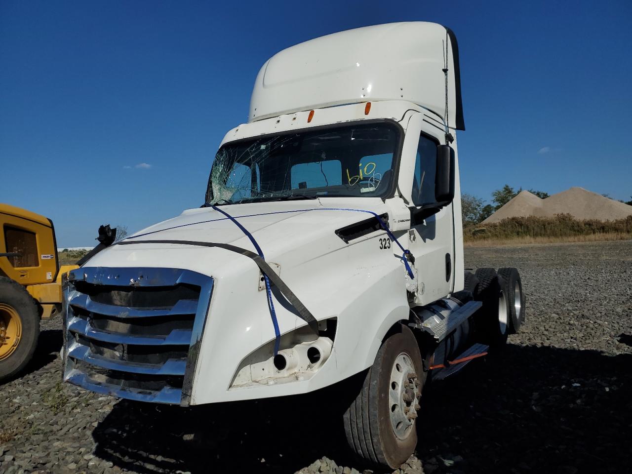 Lot #3268239091 2020 FREIGHTLINER CASCADIA 1