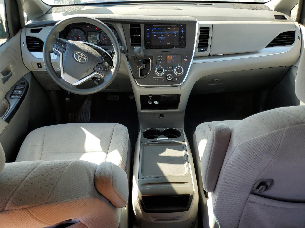 Lot #3311634232 2015 TOYOTA SIENNA LE