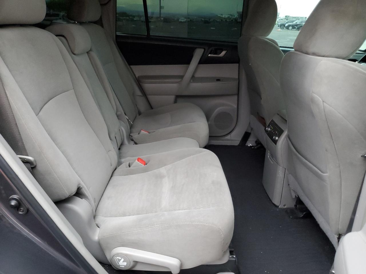 TOYOTA HIGHLANDER BASE