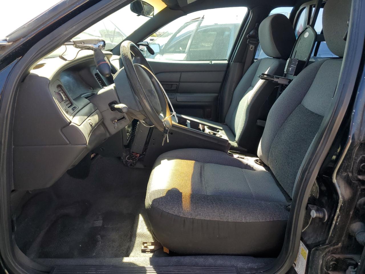 FORD CROWN VICTORIA POLICE INTERCEPTOR