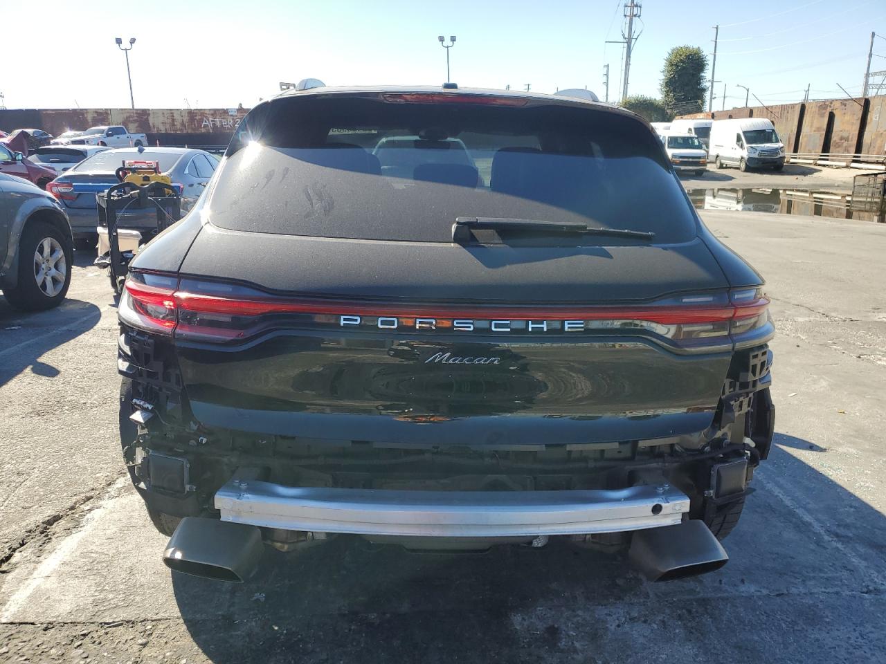 PORSCHE MACAN