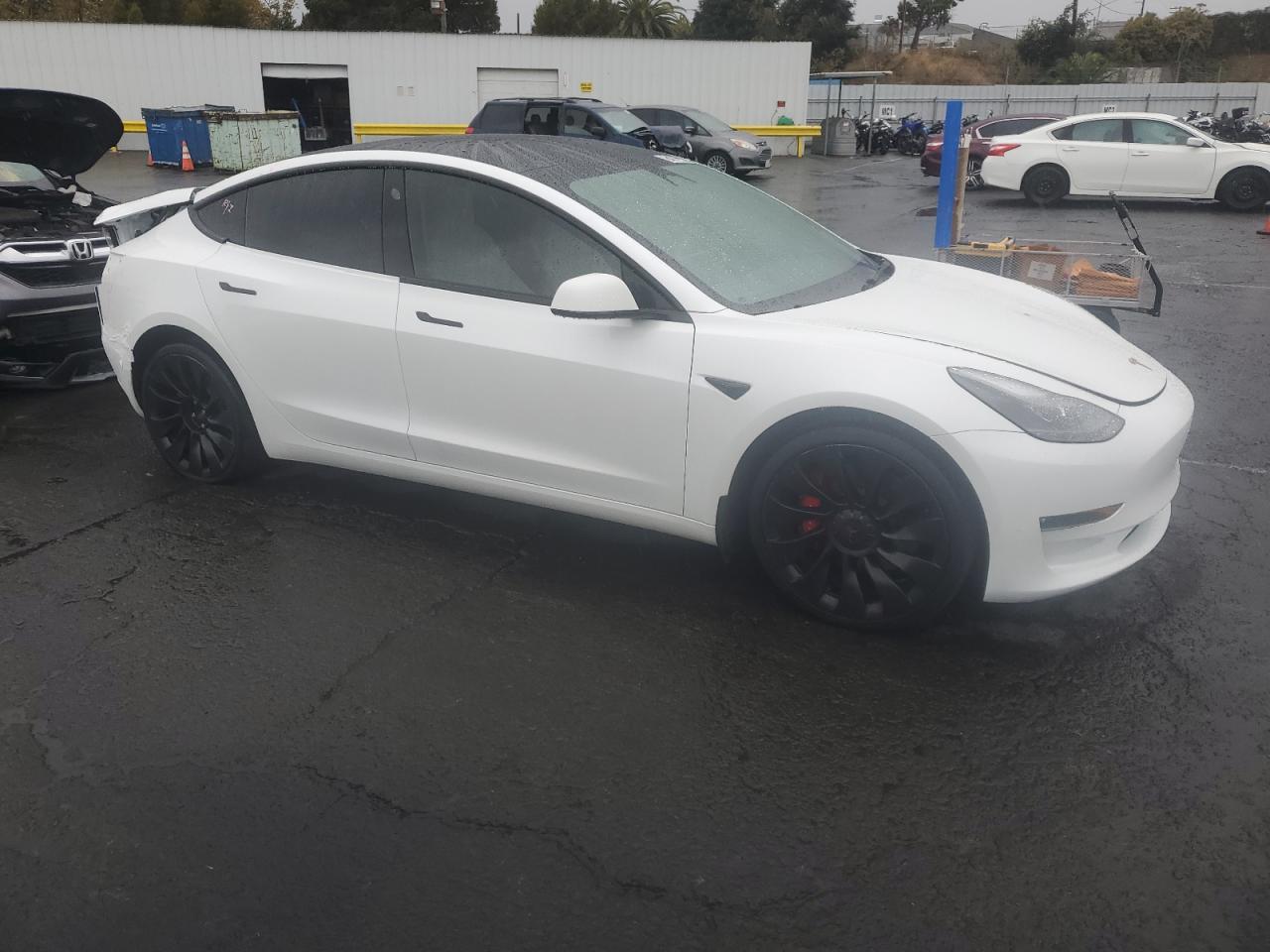 TESLA MODEL 3