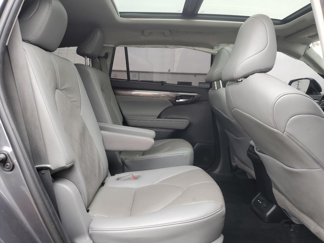 TOYOTA HIGHLANDER PLATINUM