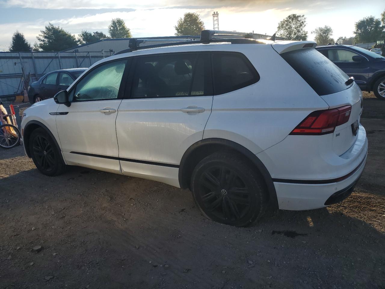 VOLKSWAGEN TIGUAN SE R-LINE BLACK