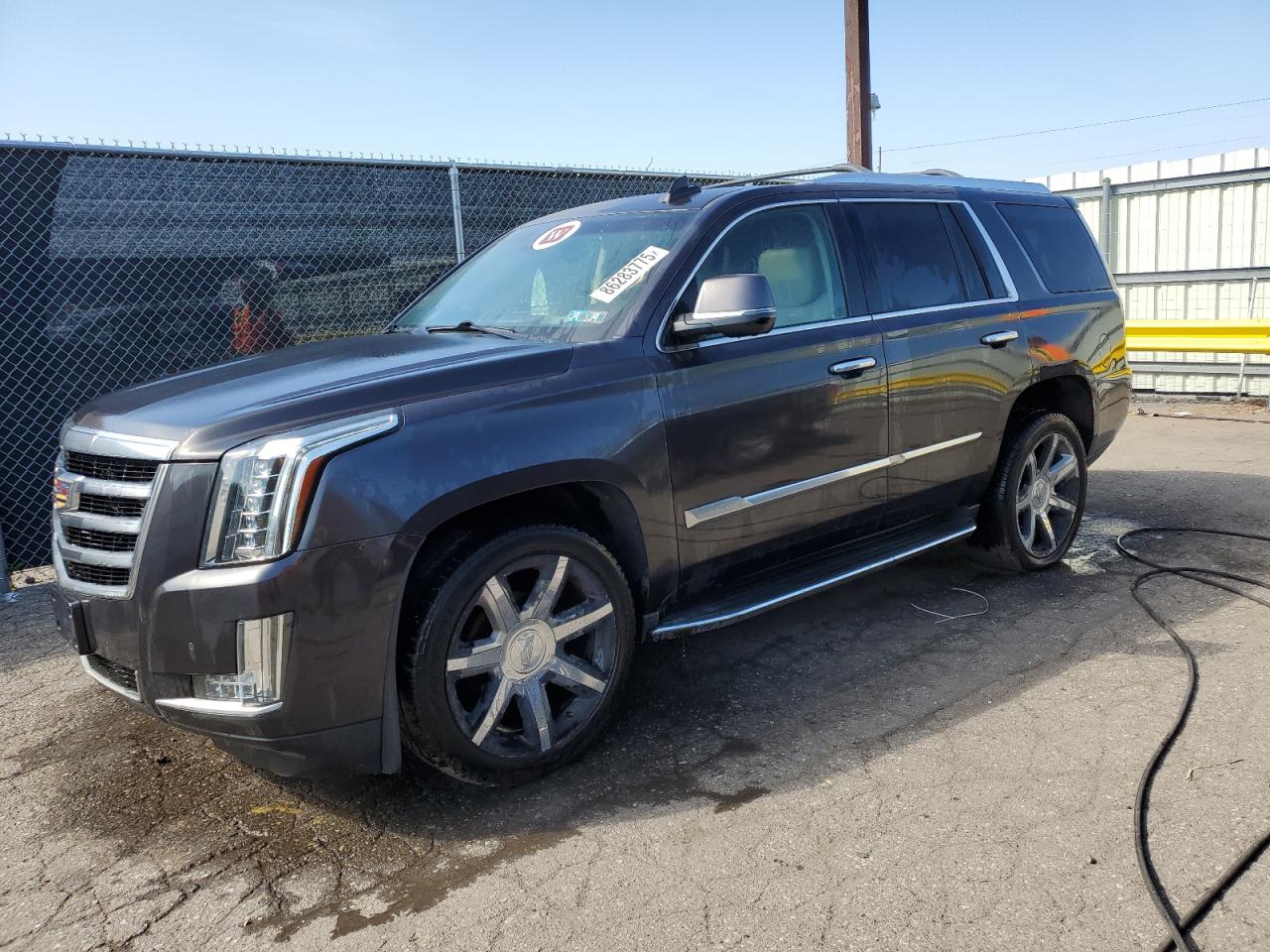CADILLAC ESCALADE LUXURY