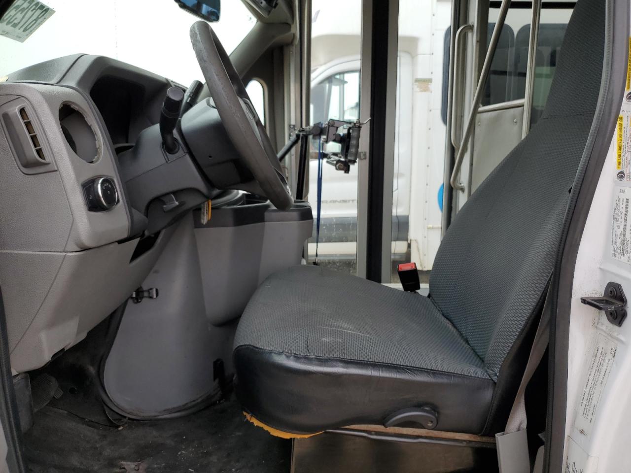 FORD ECONOLINE E450 SUPER DUTY CUTAWAY VAN