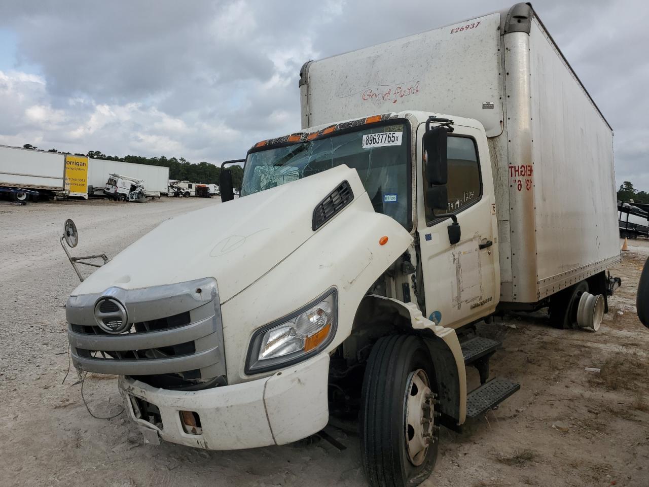 Lot #3268843237 2012 HINO 258/268