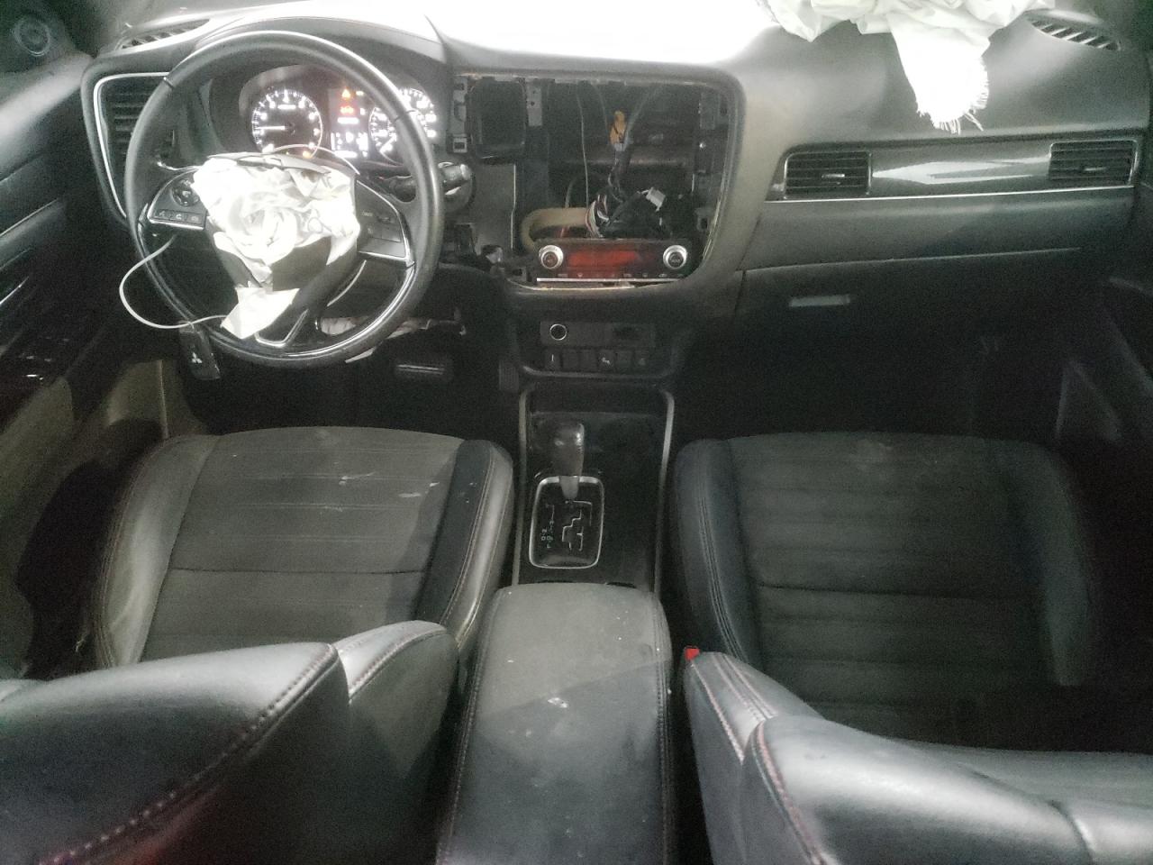 MITSUBISHI OUTLANDER SE