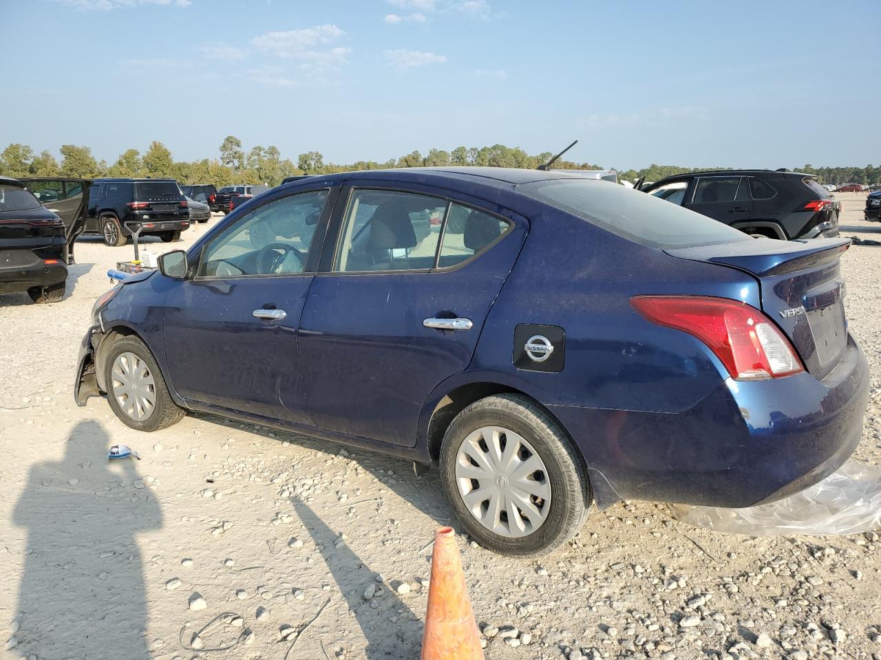 NISSAN VERSA S