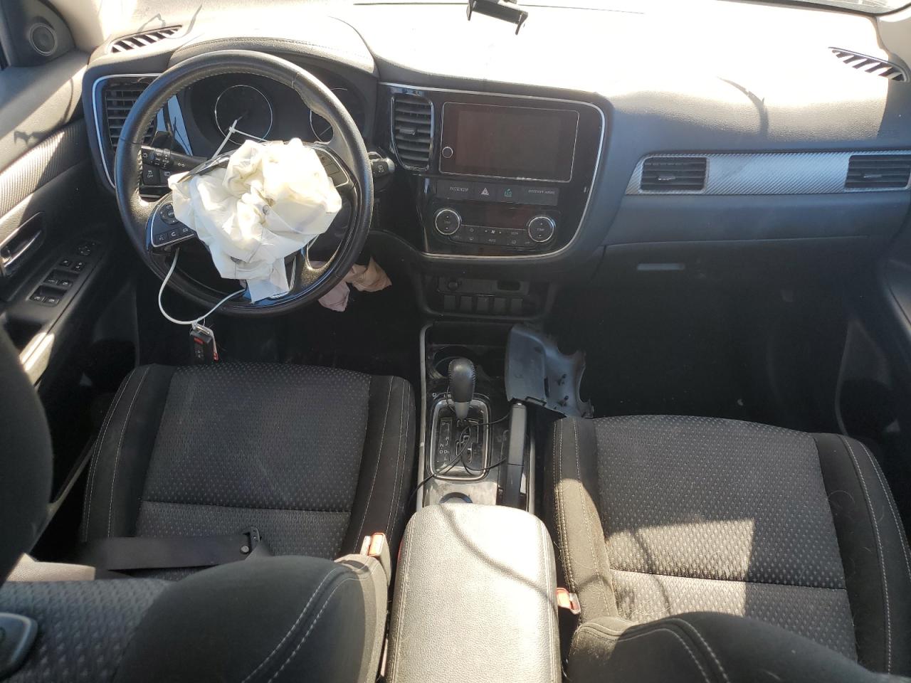 MITSUBISHI OUTLANDER SE