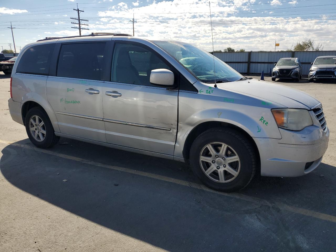 CHRYSLER TOWN & COUNTRY TOURING