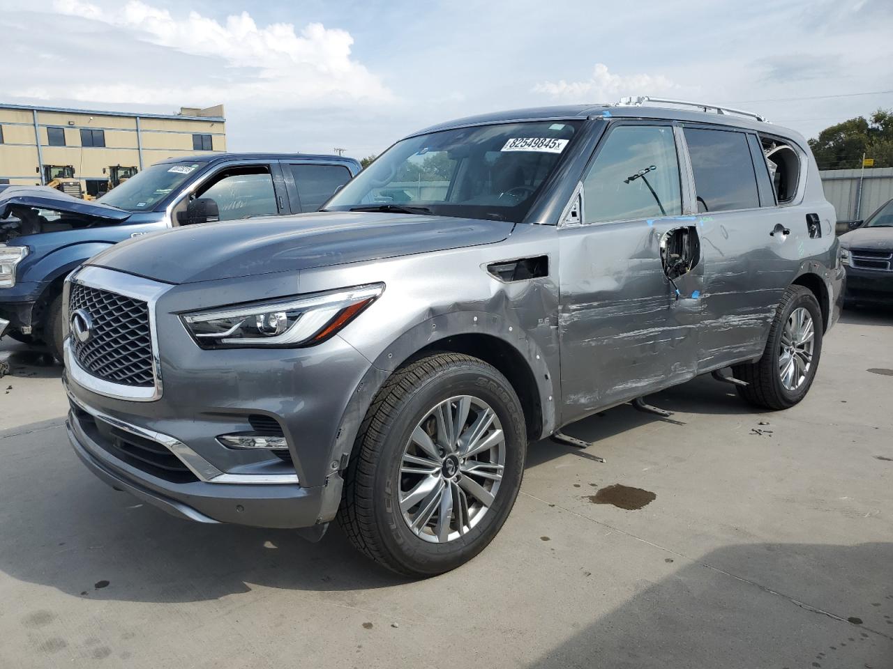 INFINITI QX80 LUXE