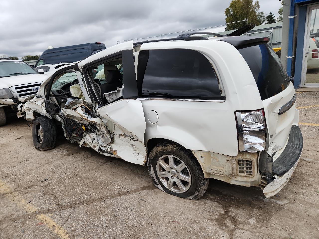 Lot #3298222027 2008 CHRYSLER TOWN & COU