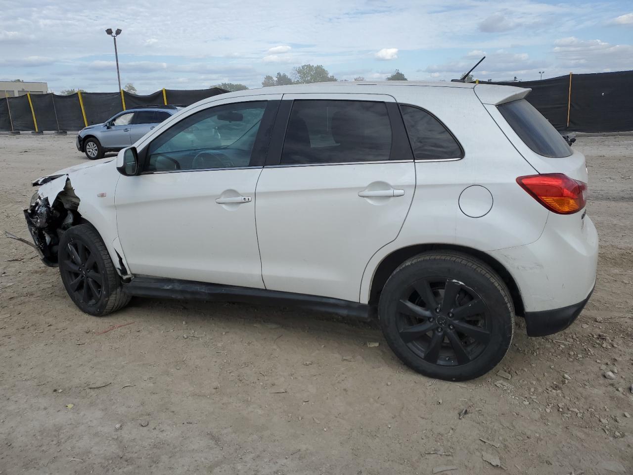 MITSUBISHI OUTLANDER SE