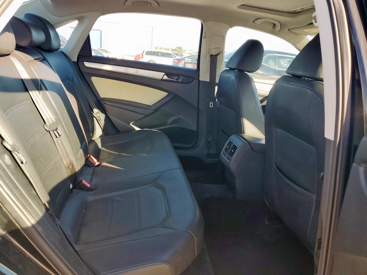 VOLKSWAGEN PASSAT SE