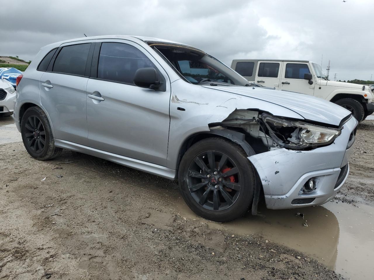 MITSUBISHI OUTLANDER SE