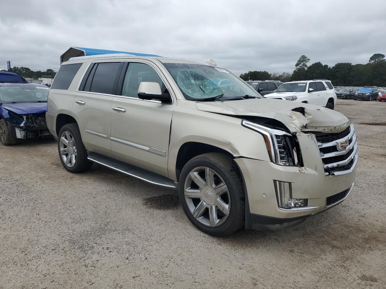 CADILLAC ESCALADE LUXURY
