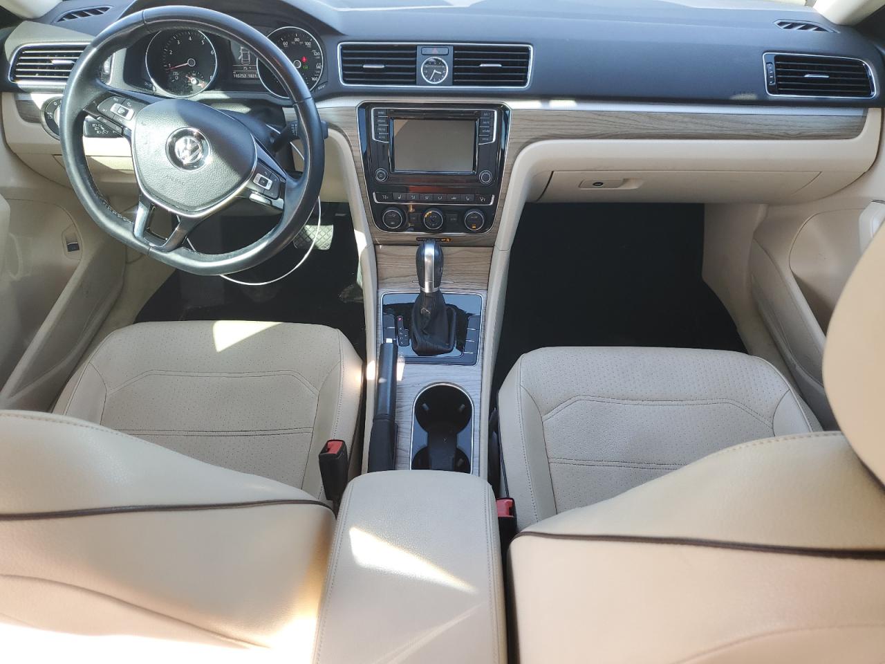 VOLKSWAGEN PASSAT SE