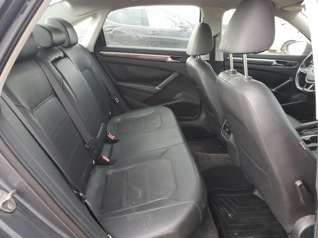 VOLKSWAGEN PASSAT SE